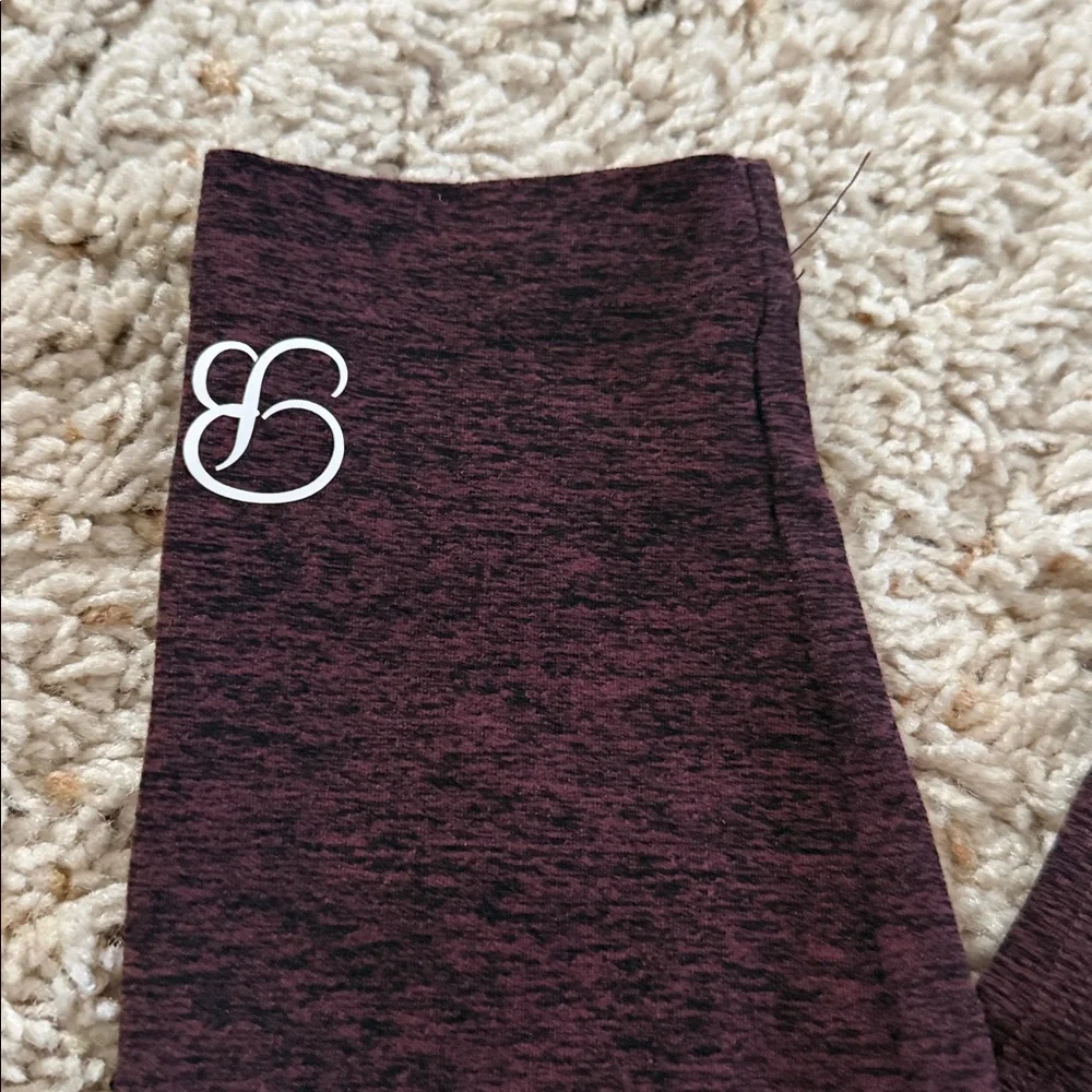 LIKE NEW Bombshell Leggings - Picture 2 of 3